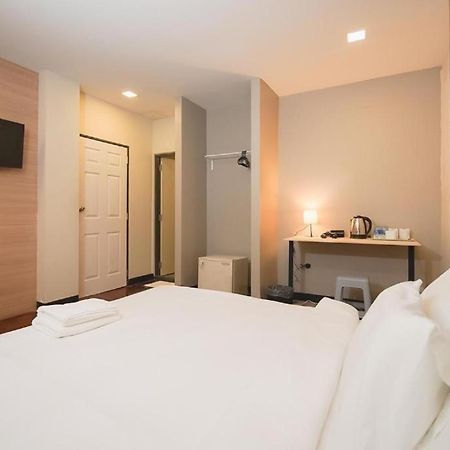 Z Go Inn Bts St Louis Silom V โกอินน์ บีทีเอส เซนต์หลุยส์ สีลม 3 Banguecoque Exterior foto