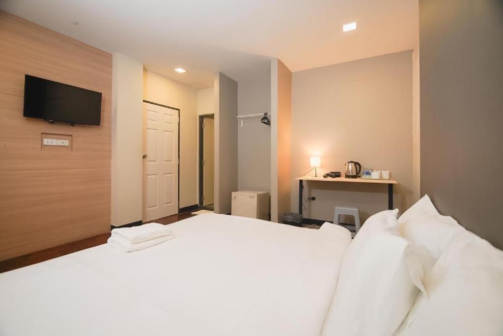 Z Go Inn Bts St Louis Silom V โกอินน์ บีทีเอส เซนต์หลุยส์ สีลม 3 Banguecoque Exterior foto