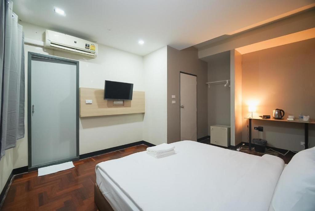 Z Go Inn Bts St Louis Silom V โกอินน์ บีทีเอส เซนต์หลุยส์ สีลม 3 Banguecoque Exterior foto