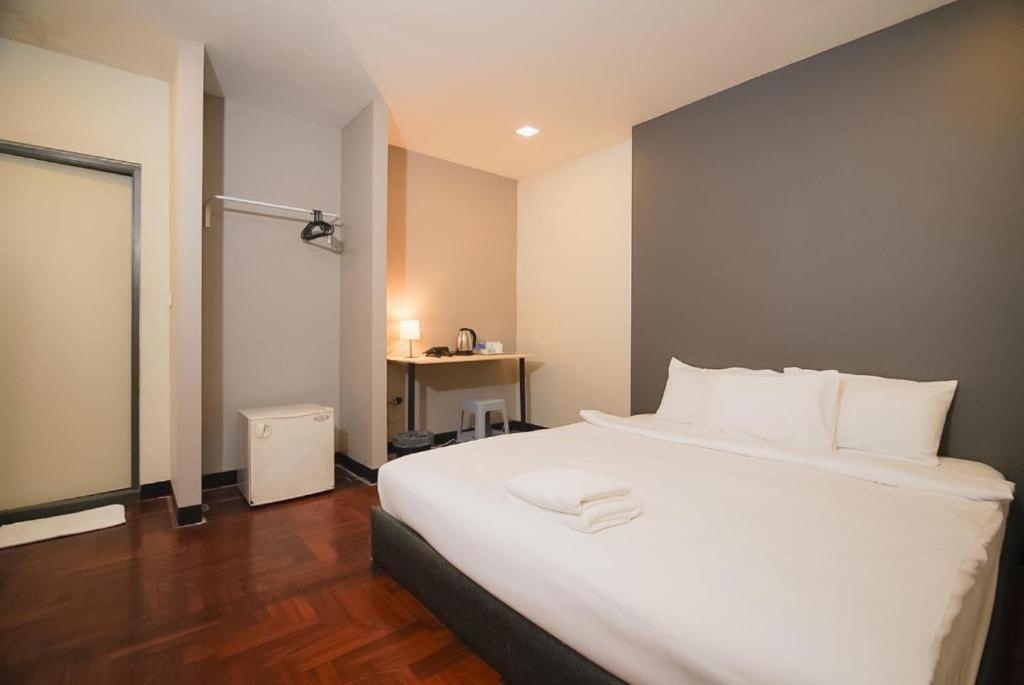 Z Go Inn Bts St Louis Silom V โกอินน์ บีทีเอส เซนต์หลุยส์ สีลม 3 Banguecoque Exterior foto
