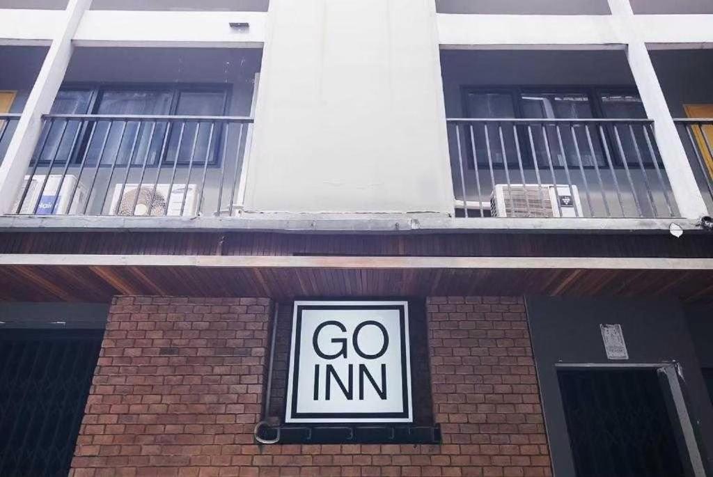 Z Go Inn Bts St Louis Silom V โกอินน์ บีทีเอส เซนต์หลุยส์ สีลม 3 Banguecoque Exterior foto